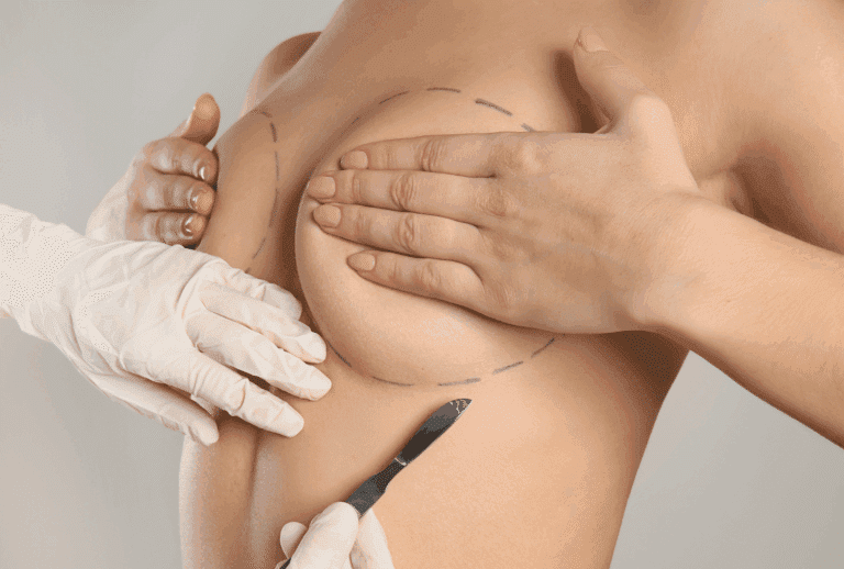 Consultation pour une chirurgie mammaire, anesthésie locale