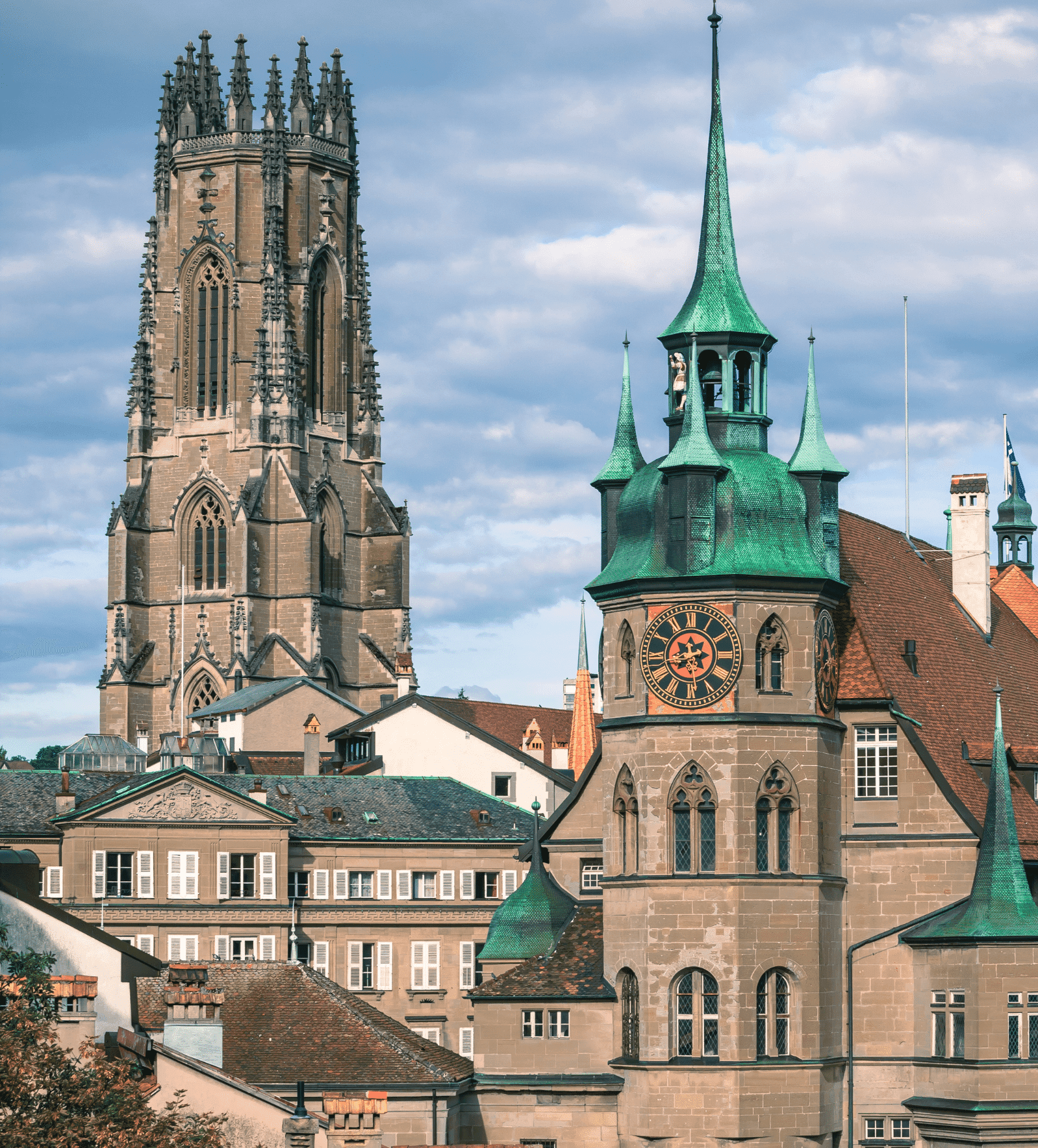 Vue sur les tours architecturales à Fribourg.