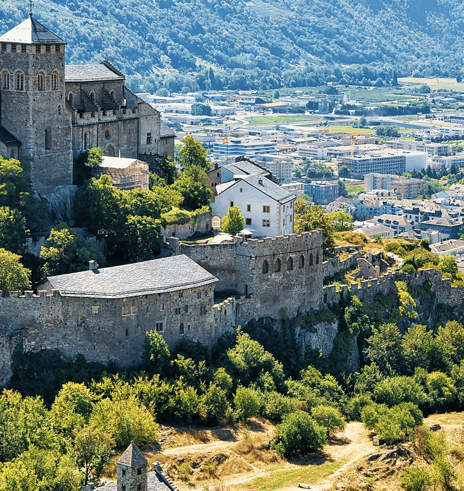 Vue panoramique d'un château en Suisse