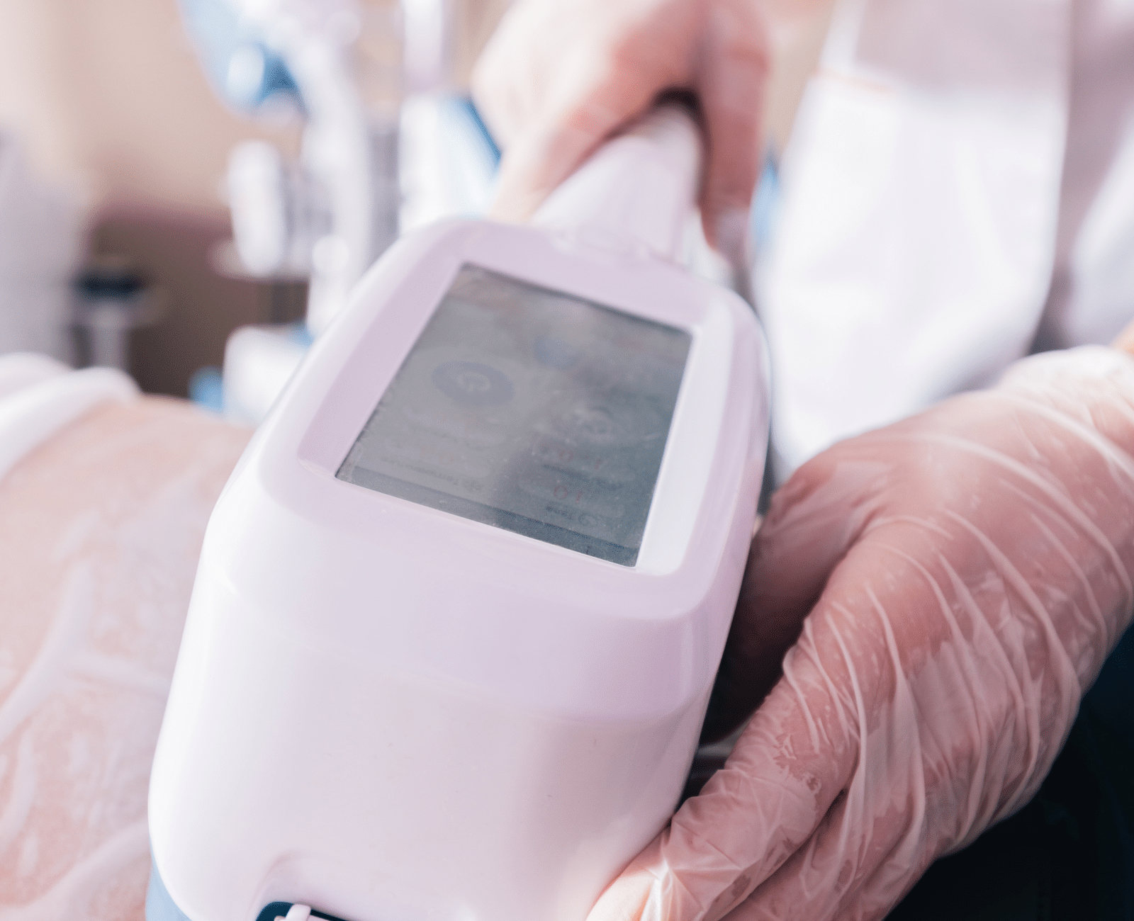 Traitement esthétique avec un appareil professionnel pour remodelage